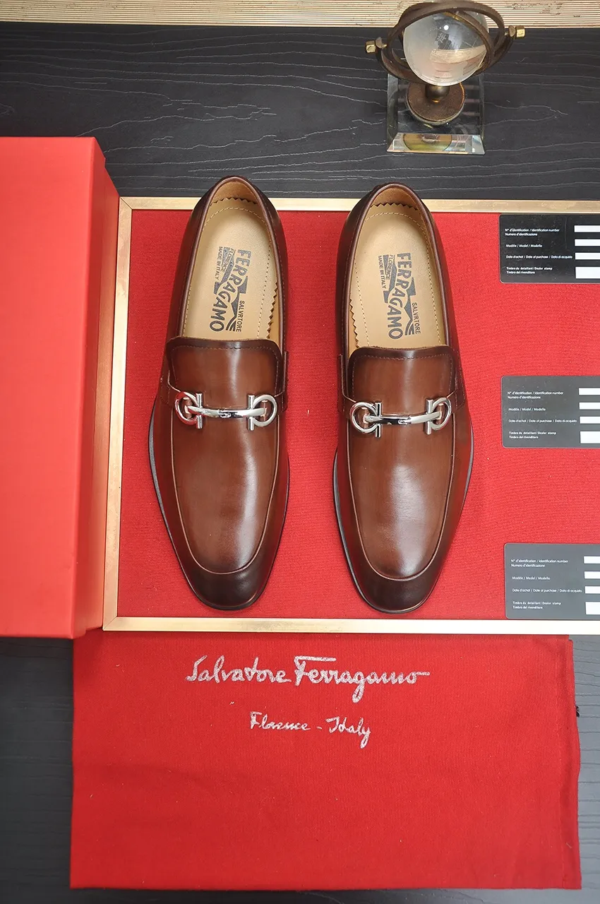 Men's shoes 💰520💶【Ferragamo/Ferragamo】The latest model in the counter. Original imported high-quality cowhide with open sides + imported 🐂 water-dyed cowhide lining + original luxury metal buckle + original combination outsole. No pressure for comparison. 38--45 (45 is custom-made and cannot be returned or exchanged)